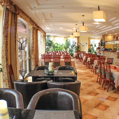 Hotel Jarja 3*