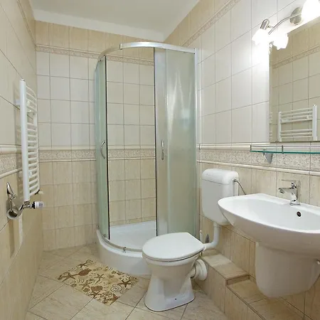 Jarja Hotel 3*